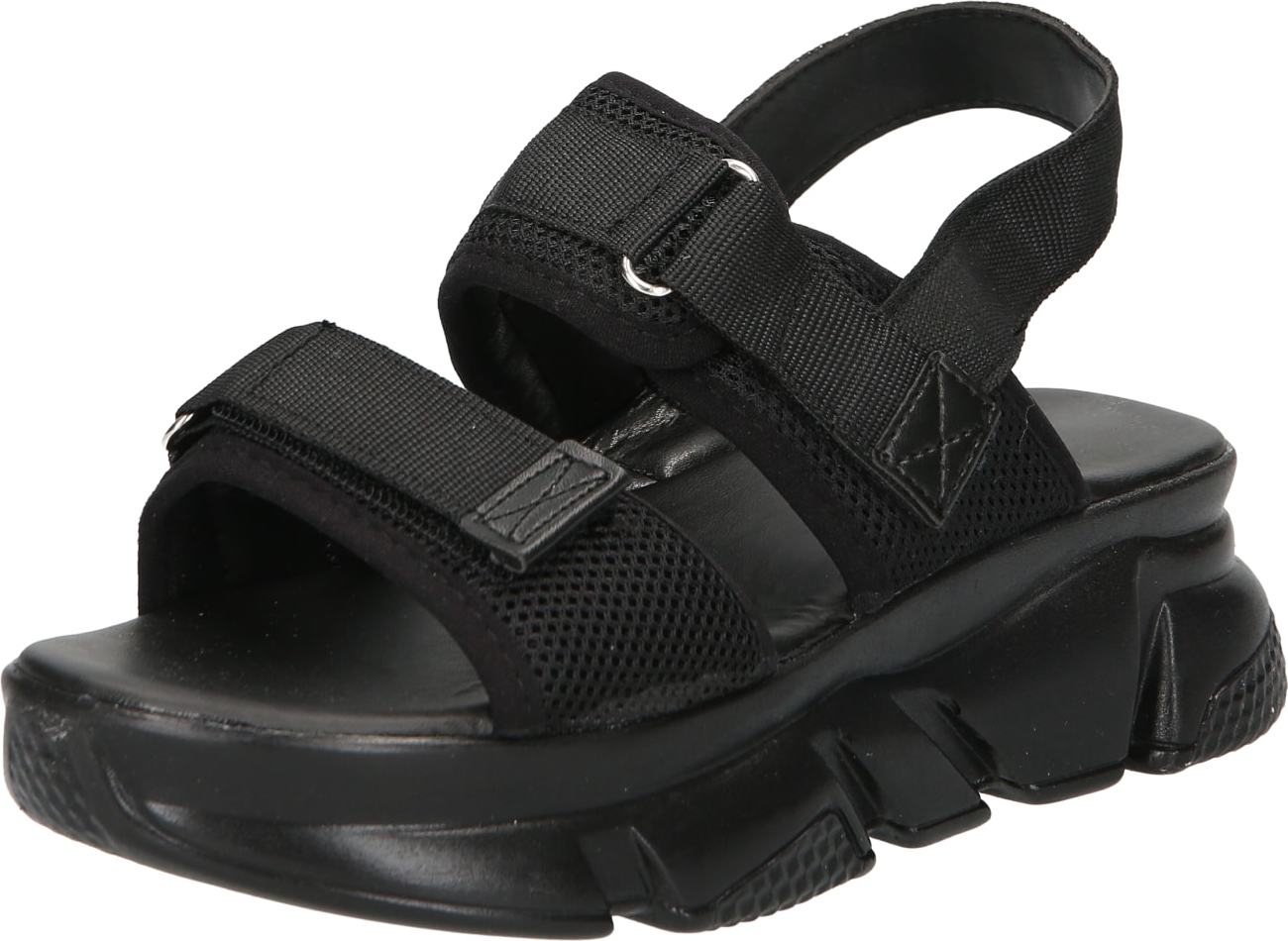 Páskové sandály Trendyol černá